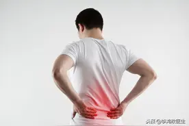 男子腰痛，以为腰椎间盘突出，突然呕血后医生连下3张病危通知书图片