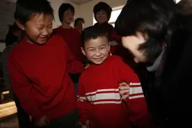 在农村，有很多人经常收购旧衣服，五毛钱一斤，收益如何呢？图片