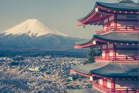 时尚不再的30+岁男人，真的需要一件堪比日本工艺的T恤来重拾气质图片