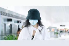 郑爽为显胖好拼！穿皮质阔腿裤还带束脚，"肉肉的身材"太美了图片