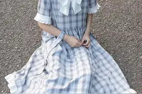 日系少女风连衣裙，简单的蓝白配色给你清凉一夏图片