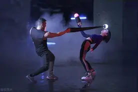 担心孩子玩游戏不爱运动？丹麦老爸独创智能无痛的拳击游戏图片