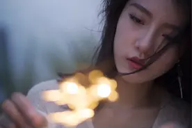 故事：“你和我在一起吧”暗恋十年男神终于表白，可我却要离开图片