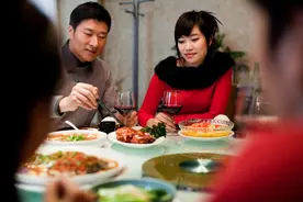 春节如何应对亲戚朋友的“拷问”？给你三个方法，助你轻松应付图片