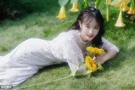 小说：10年后偶遇因自卑被我抛弃的初恋，他一把摁住我吻上来图片