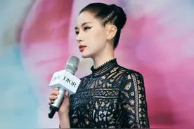 王子文这回拼了，黑纱镂空裙大秀凹凸感，花瓣编发一般人hold不住图片