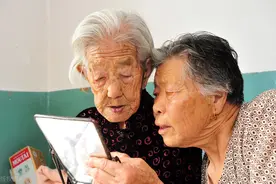 55岁大妈直言：上有90岁老母下有2岁孙，退休后我噩梦就来了图片