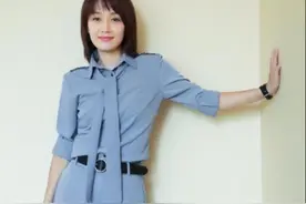 马伊琍终于换新发型，穿蓝色连体裤时髦气质，人到中年越来越妩媚图片