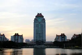 “最惨”985-厦门大学，两次补录没招满，407分就被录取图片