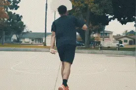 篮球过人教学：蒂姆哈达威招牌变向进阶版图片