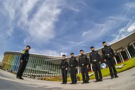 躲藏两年不敢出门，吃个宵夜就被桂林巡逻民警抓了图片