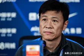 建业球迷彻底不干了！拉横幅大骂主帅“杨戟，滚出河南”图片