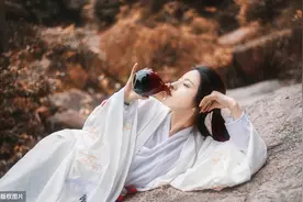 “林深时见鹿，海蓝时见鲸，梦醒时见你”，矫情不是深情图片
