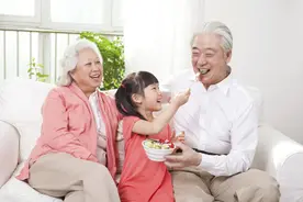 孙子亲，还是外孙更亲？看三个老人的心里话图片