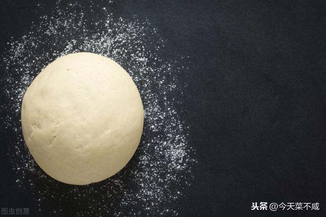 二伏吃面，东北人最爱的却是酸菜肉末打卤面，面条筋道，卤子鲜香