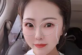 我，农村姑娘，车祸中失去一条腿，能开车、会电焊，一人拄拐走川藏线图片