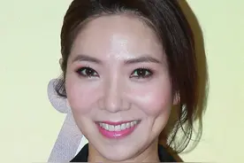 车婉婉46岁了 皮肤水嫩颜值真抗打图片
