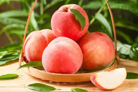 毛桃别放冰箱保存，教你一个土方法，1星期都不坏，水嫩多汁图片