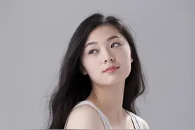 蕾丝连衣裙若隐若现露性感图片
