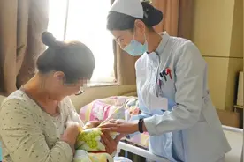 "陈"姓爸爸给孩子取名，全家人都说好，同学：出生就是“老板”图片