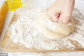 高中低筋面粉，哪种包饺子哪种做糕点？看完这篇你就明白了图片