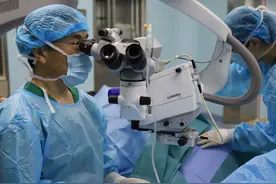 拨睛见日，美丽看得见——我院眼科主任刘宝海再显身手图片