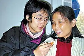 17岁背母亲上大学，27岁做变性手术，她的人生到底经历了什么图片
