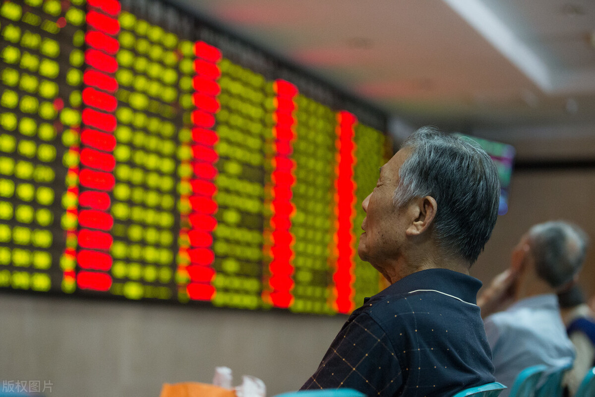 基金赎回引发连环踩踏式大跌再向下还有多少空间?
