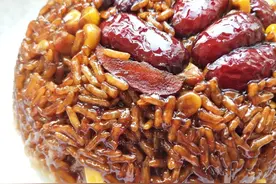 每年端午节，奶奶总会各种花样蒸糯米，做的这饭比粽子简单有好吃图片