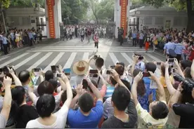 高考结束，学霸估分680：语文120，数学140，英语140，理综280图片