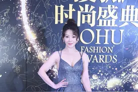天生丽质、颜值出众的陈紫函 瞬间显得优雅大气图片