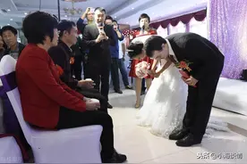 丈母娘一记耳光，打醒了上门女婿的土豪梦，直接拉着妻子去离婚图片