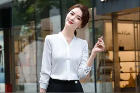 黑裤子搭配什么上衣好看？下面5种方式虽然简单，却能穿出高级感图片