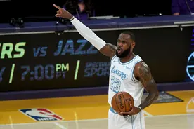 NBA裁判业余？詹姆斯走步被漏吹，难道这是为了比赛的连贯性？图片