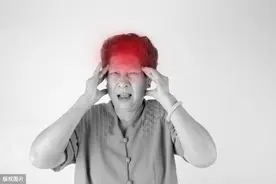 为啥睡觉时身体突然抖一下？医生解惑：或是身体的2个地方出问题图片