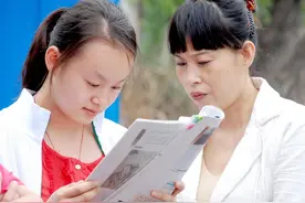 家长问：初一第一次月考各科都在70分左右，有希望提升吗？图片