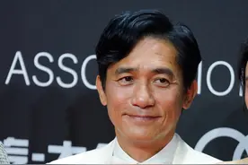 梁朝伟评价王菲高冷：她不太愿意和你说话不是因为看不起你图片