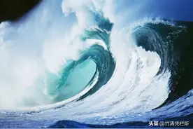 变幻莫测的海浪图片