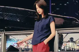 不爱穿裙子的女人有福了！试试这“兜兜裤”，70后女人穿，超嫩美图片
