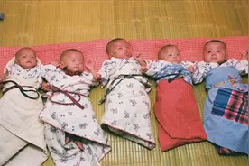 18年前山东农妇生下5胞胎，创下2项全国纪录，如今咋样图片