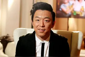 黄渤生日孙红雷祝贺，和管虎合作11部影片，而与警察合影好欢乐图片