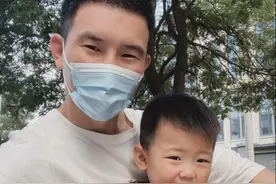 懒理网红抨击，嘎子哥谢孟伟送娃上学，儿子正脸曝光可爱帅气图片