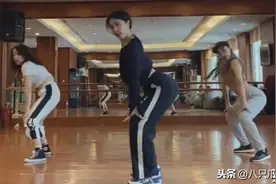 黄磊妻子孙莉跳舞，穿露腰装自信站C位，身段不输乘风破浪姐们儿图片