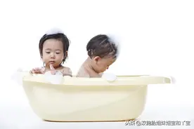 育儿篇 | 冬天宝宝需要天天洗澡吗？图片