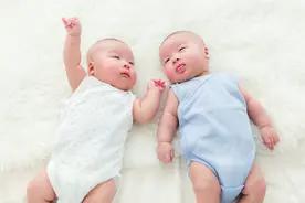 晴天霹雳：双胞胎儿子，只有一个是亲生，再三盘问妻子说出了实情图片