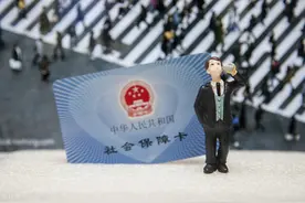 已经退休，为什么我的社保卡还会被扣钱？这是怎么回事呢？图片