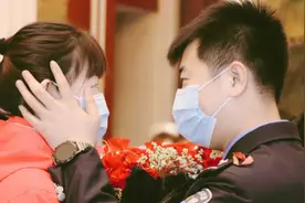 这对曾上微博热搜的抗疫情侣6月将赴三亚“最美婚礼”图片
