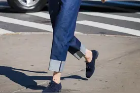 夏天穿“七分裤”上班很干练，但你要搭对鞋子才更显气质图片