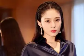 女人过了40岁，怎么选择适合的口红？建议这4个色号，更显肤色图片