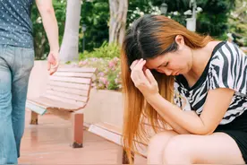 婚姻里女人一旦有了新欢，多数都逃不过这5个表现图片